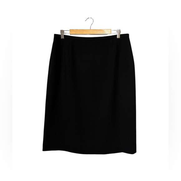 Anne Klein, Black Pencil Skirt, Size 14, Classic Office Business Skirt - Picture 4 of 10